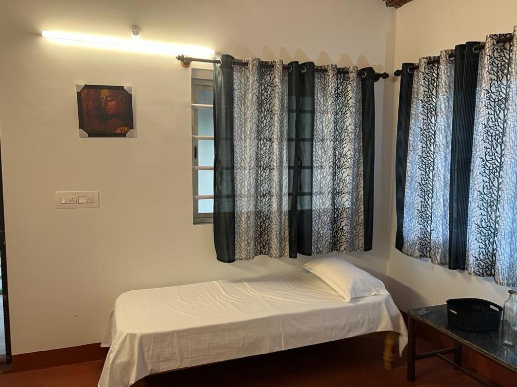 מדיקרי Darshan'S Home Stay מראה חיצוני תמונה